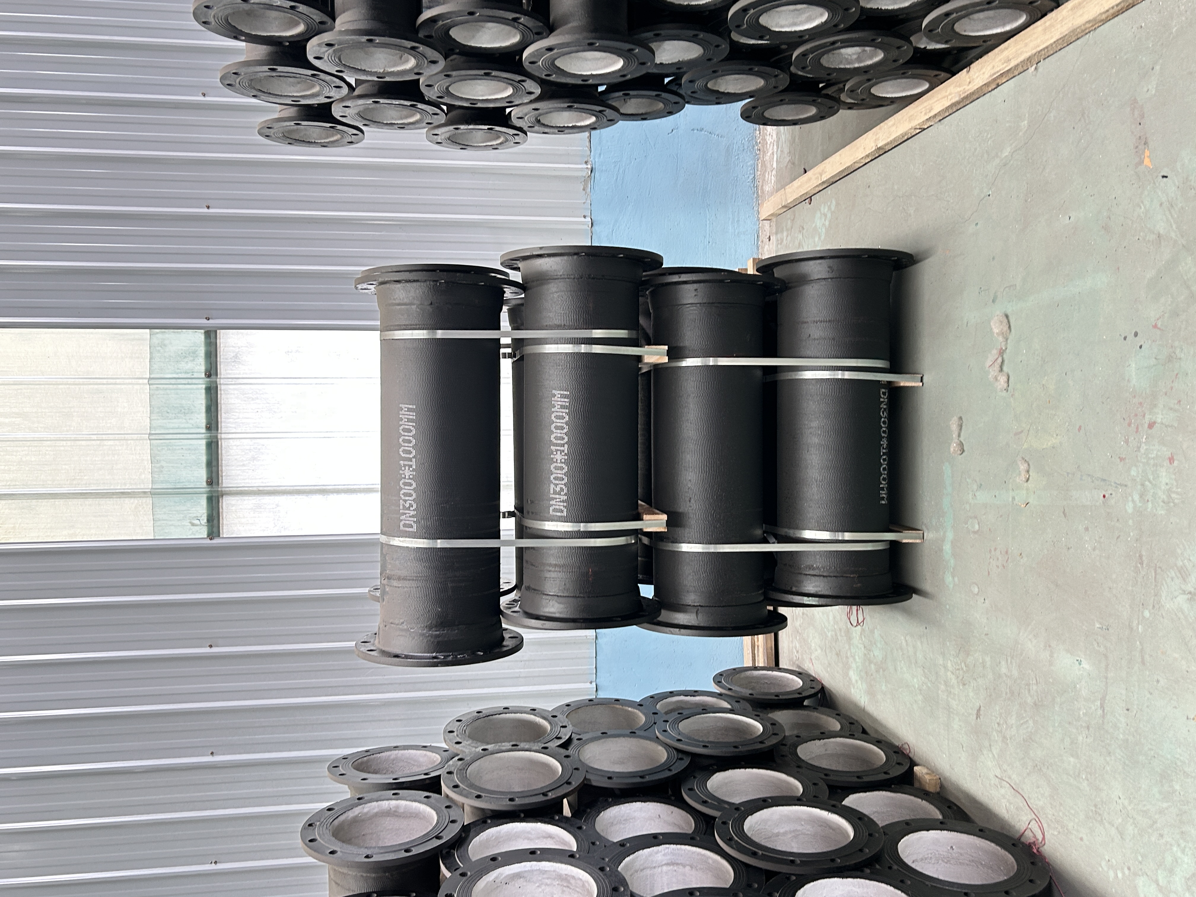 Kelengkapan paip bebibir besi mulur