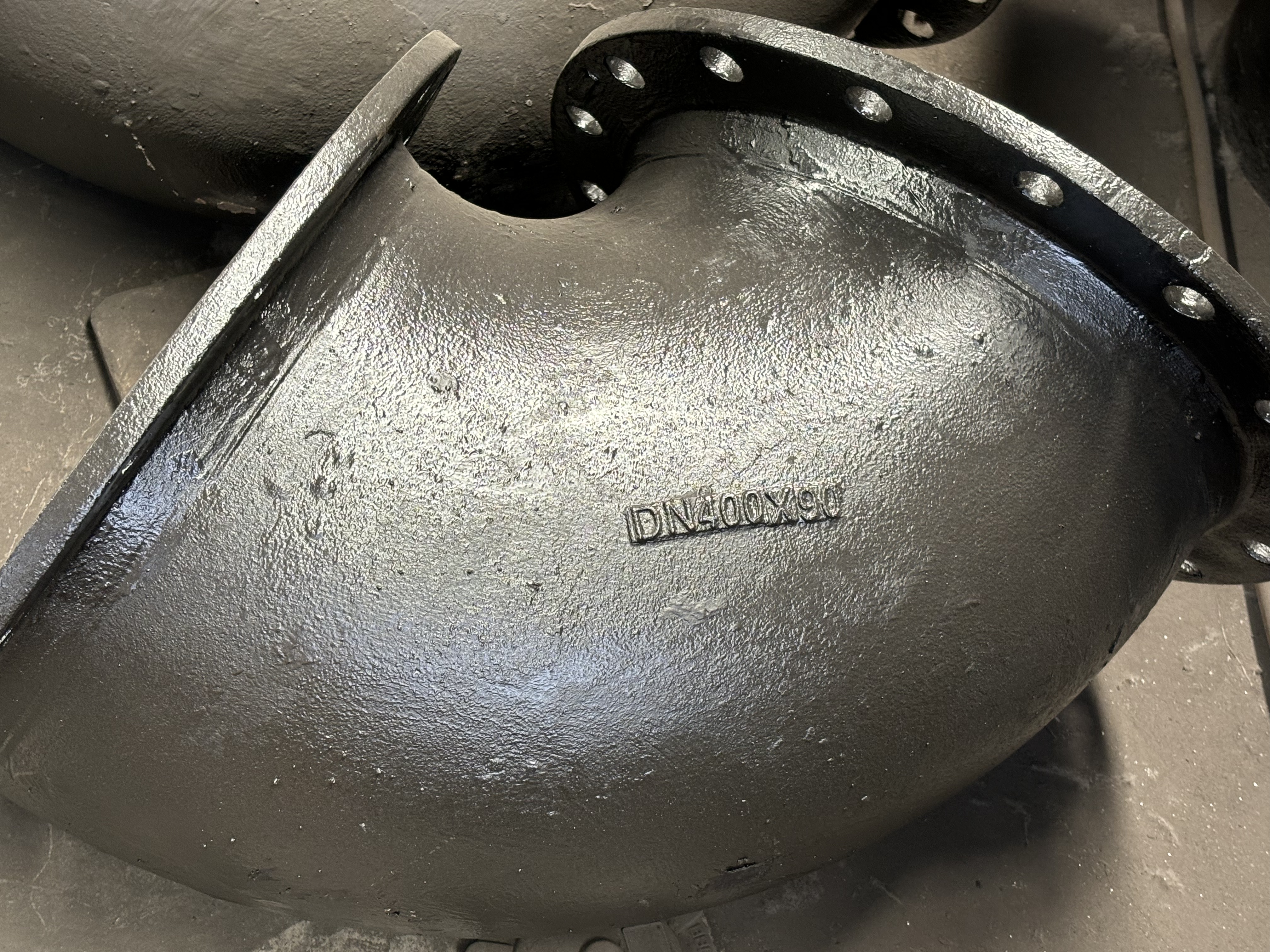 Pengenalan kepada kelengkapan paip besi mulur: siku dan tees